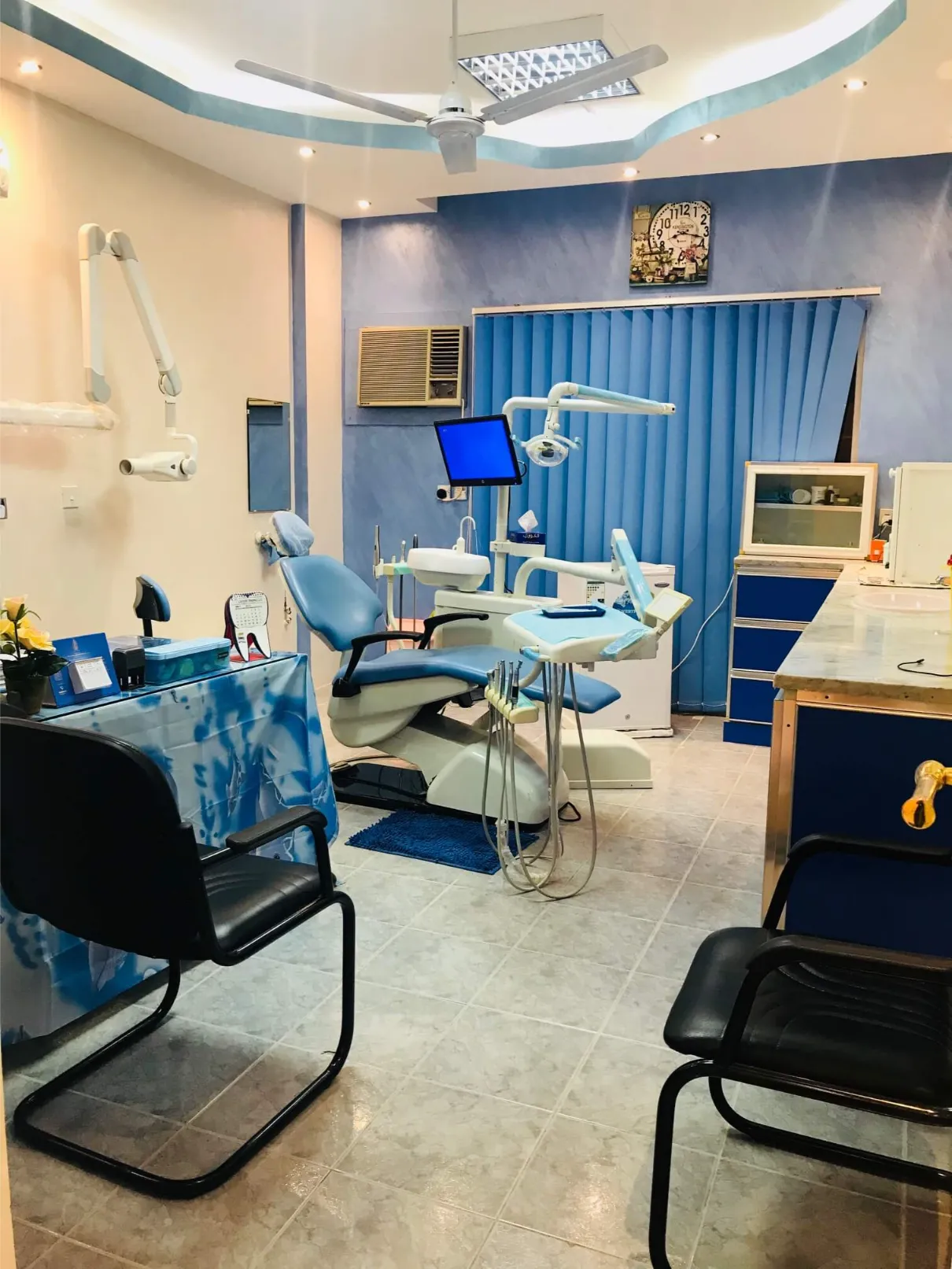 Dental treatment room at Al Hayat Dental Clinic in Ras Al Khaimah with modern equipment and comfortable patient seating.